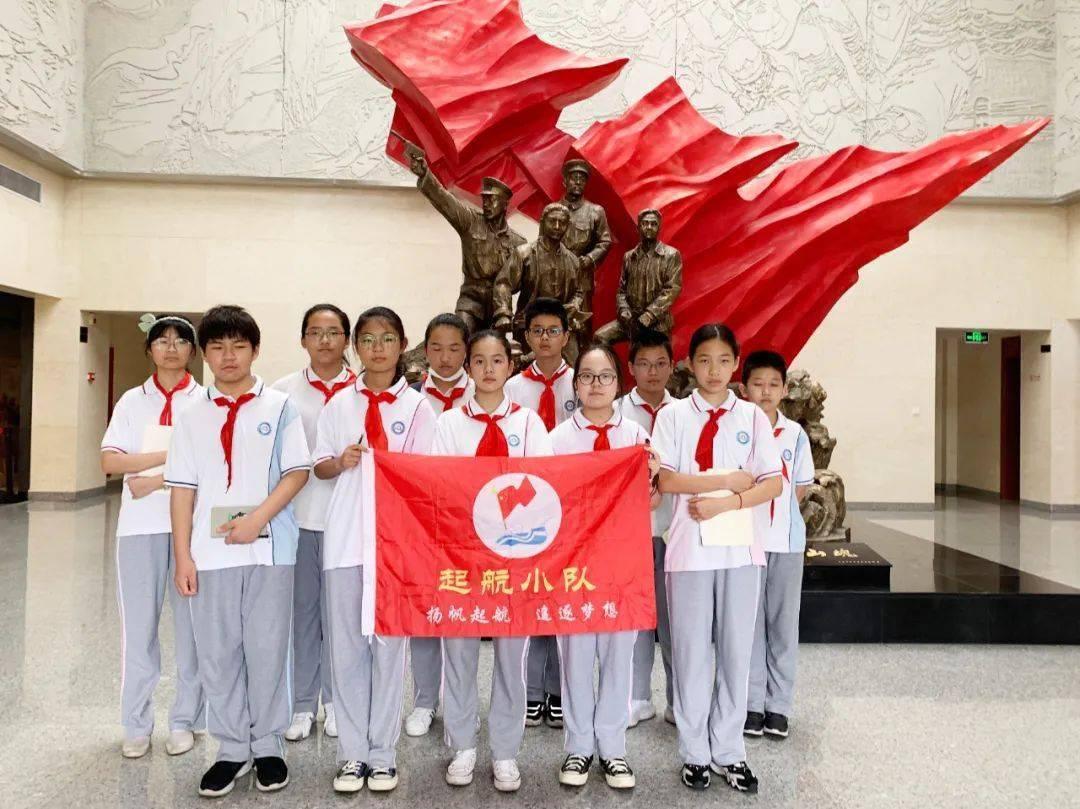 他6岁残疾无父无母，坚持16年做慈善捐款百万，网友：跪着的巨人